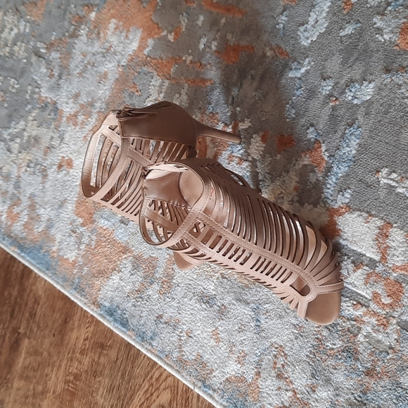 Women's D6DK Fashion Heel Shoe - Picture 1 of 10